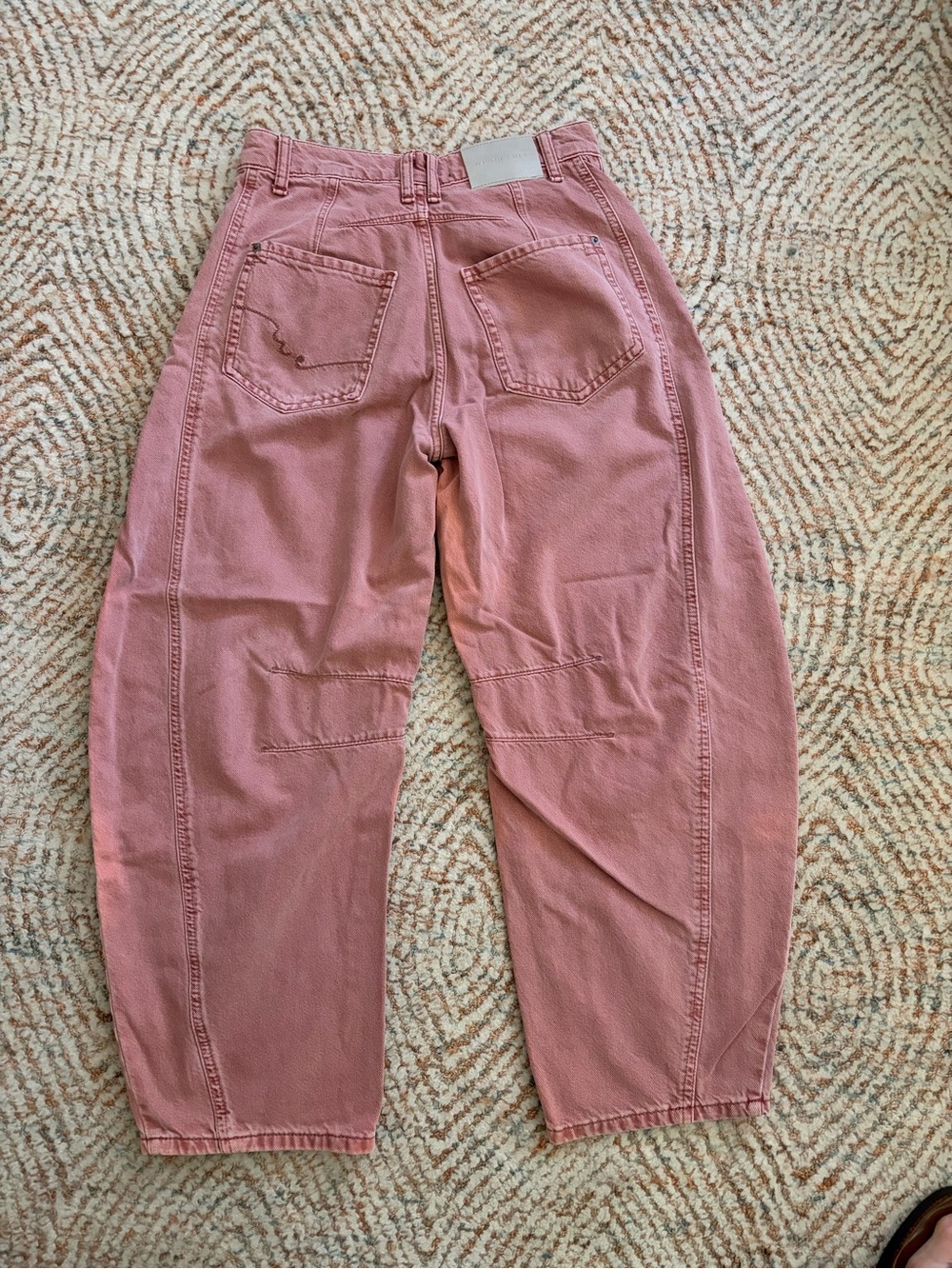 Free People Dusty Rose Barrel Jeans. - Picture 3 of 4